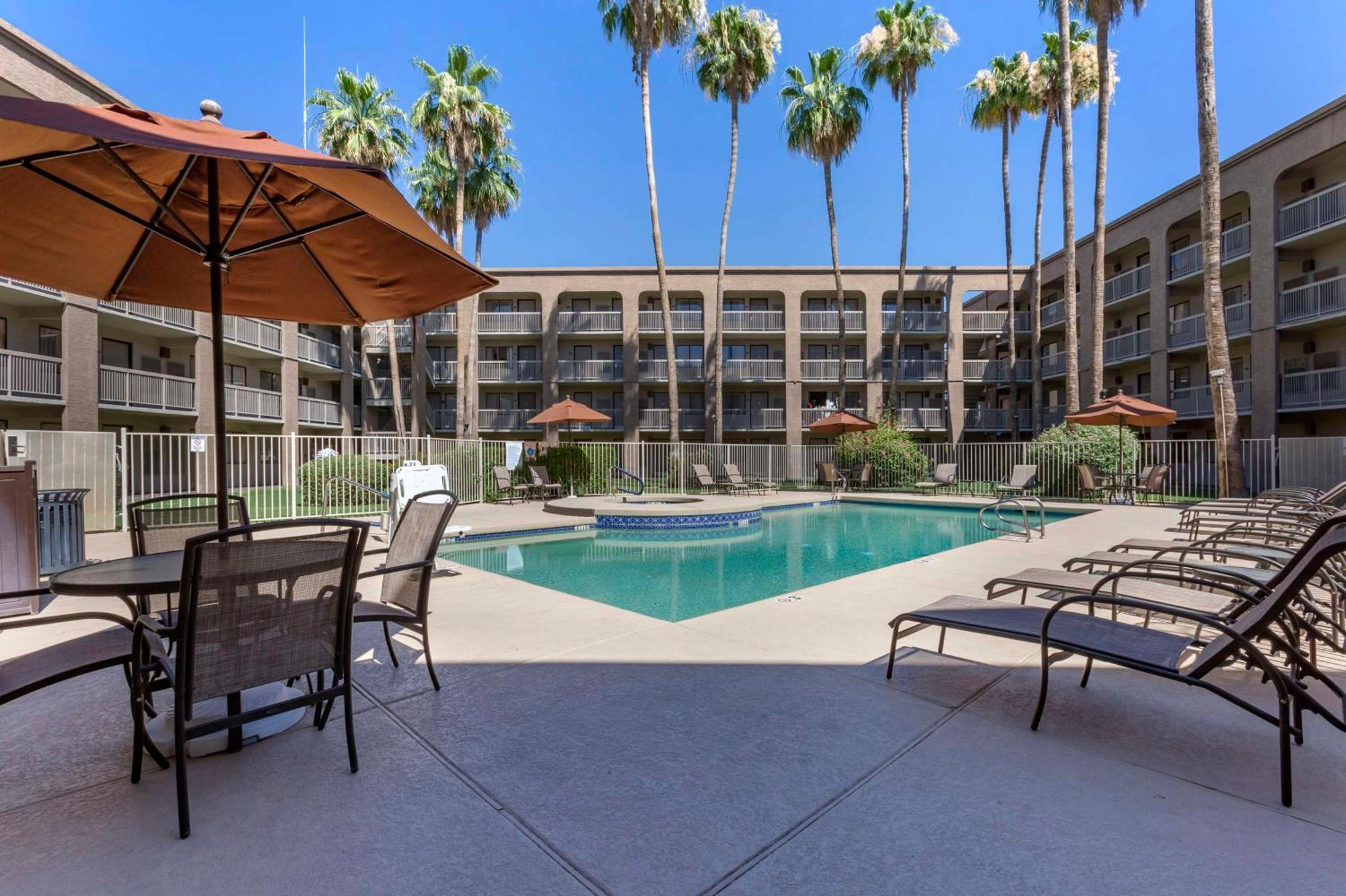 Best Western Plus Scottsdale Thunderbird Suites מראה חיצוני תמונה